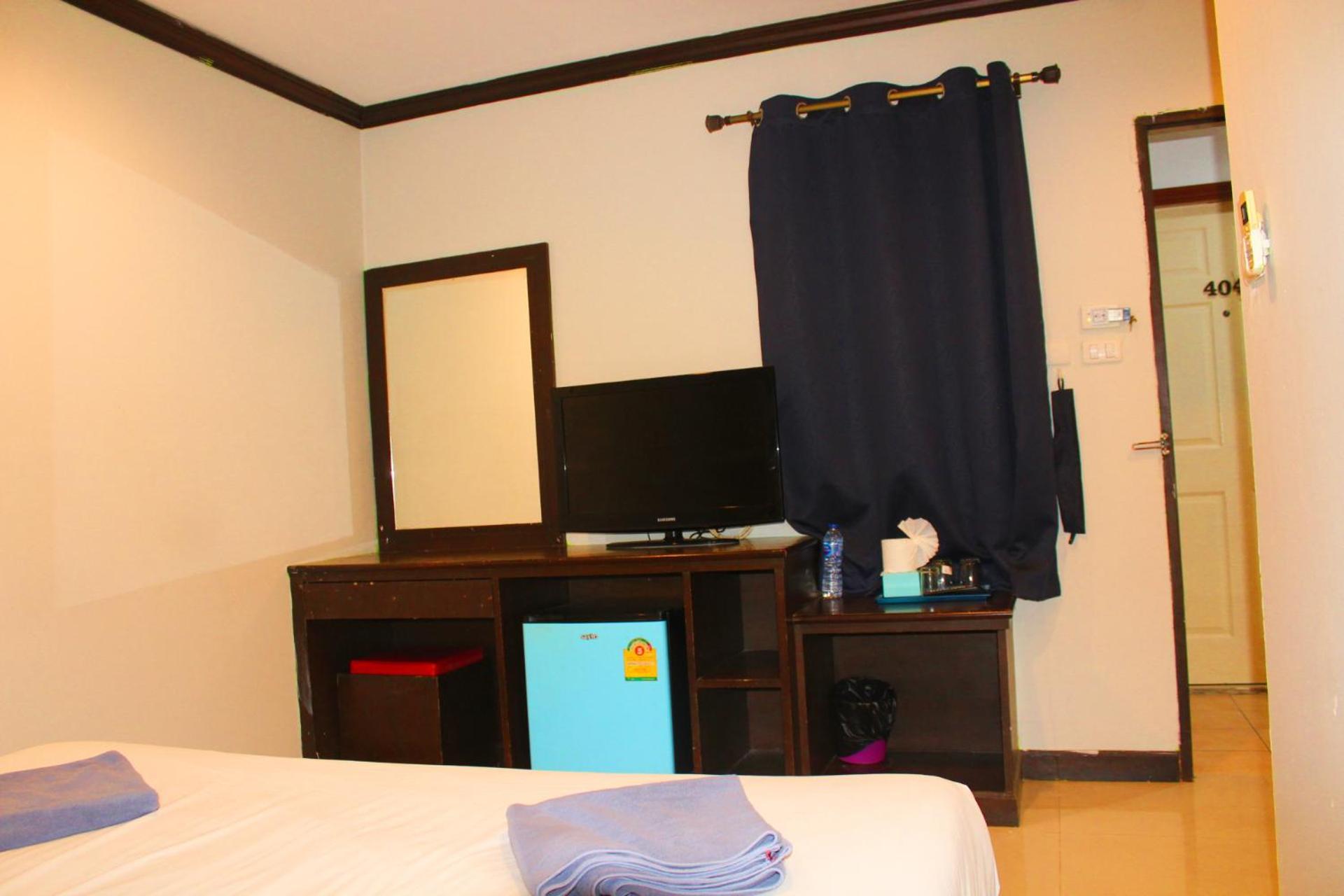 Hollywood Inn Hotel Patong Exterior foto